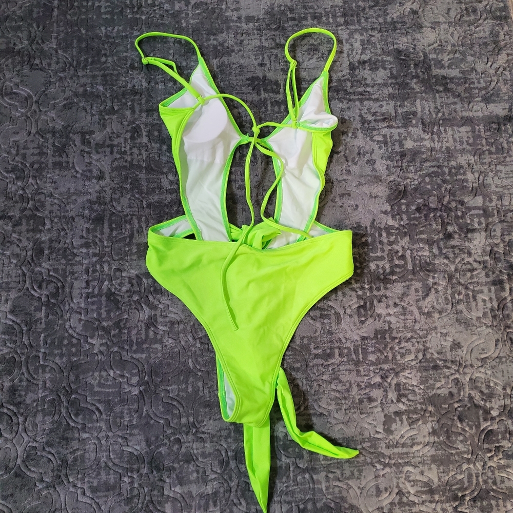 One Piece Swim - Picture 7 of 9